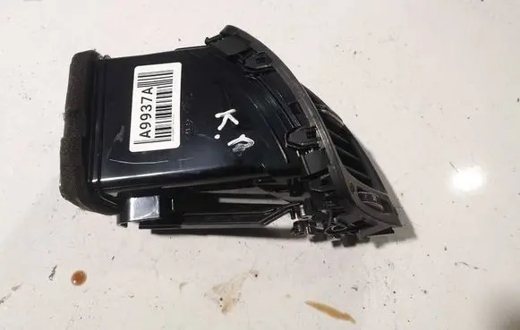 KIA Sorento Dash center air vent grill 