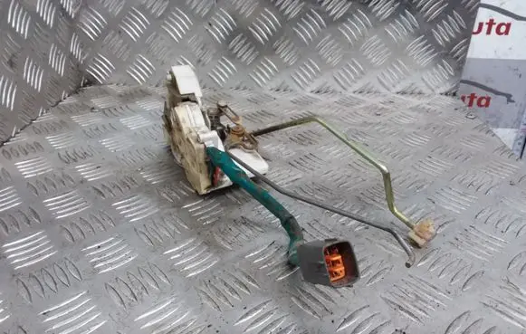 Mazda 626 Front door lock