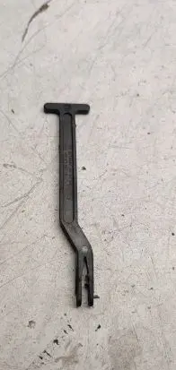 Volkswagen PASSAT B5.5 Engine bonnet (hood) release handle 3B0823593