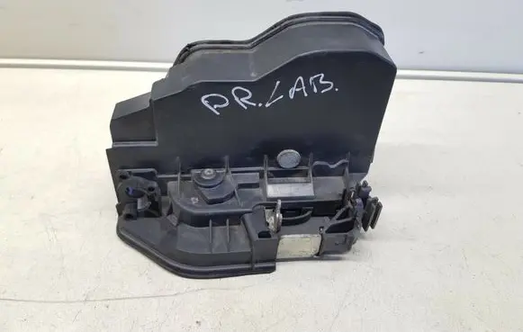 BMW X3 E83 Front door lock 7167066