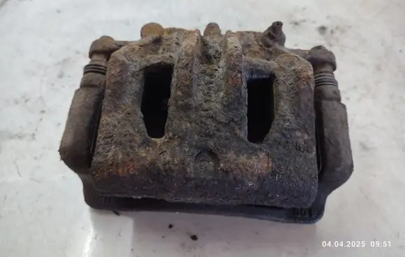 KIA Sorento Front brake caliper
