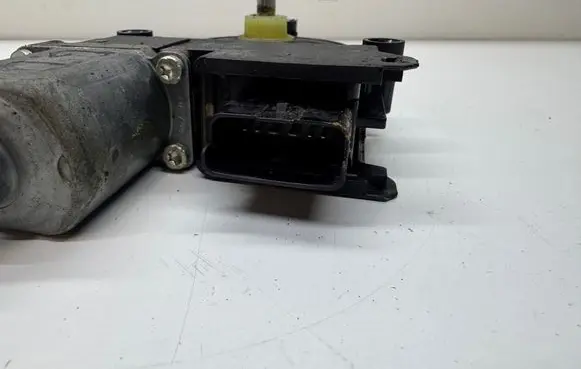 Rear door window regulator with motor