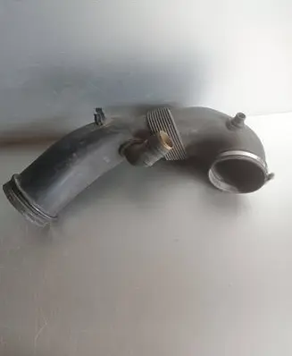 Audi A8 S8 D3 4E Air intake hose/pipe 077129629
