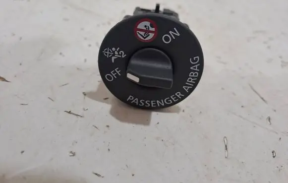 Dacia Sandero III Passenger airbag on/off switch 681999278R T22193 3587020100