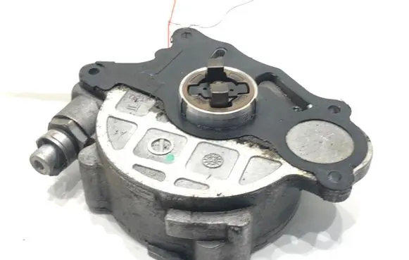 Audi A4 S4 B8 8K Vacuum pump 03L145100