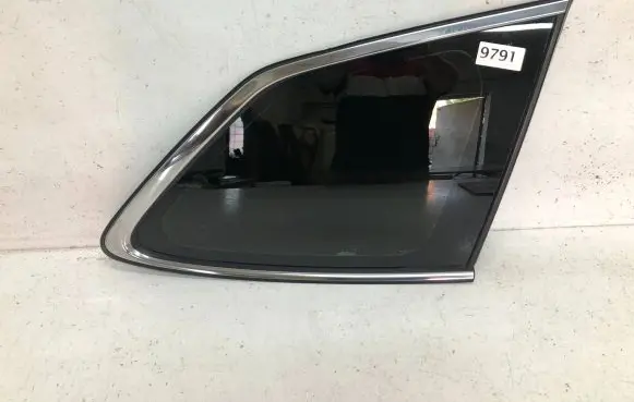 Subaru Outback Rear side window