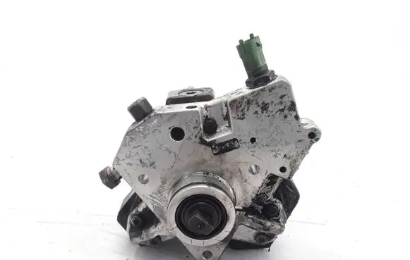 Volvo XC70 Fuel injection high pressure pump 8692521