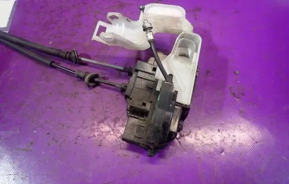 Hyundai Elantra Front door lock 