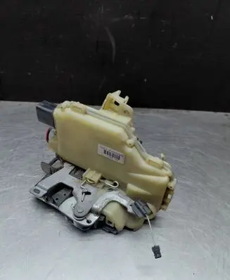 Volkswagen New Beetle Front door lock 3B1837015AS