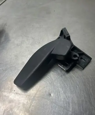 Volkswagen PASSAT B6 Engine bonnet (hood) release handle 6R4823538