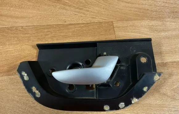 Volvo V70 Front door interior handle 8693725