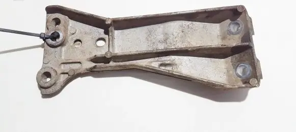 Mazda 323 F Engine mounting bracket