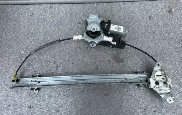 Nissan Navara Front door window regulator with motor 80701EB300