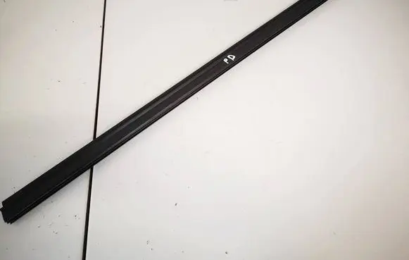 Skoda Fabia Mk1 (6Y) Front door glass trim molding 
