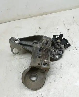 Audi A4 S4 B7 8E 8H Engine mounting bracket 8E0199352N