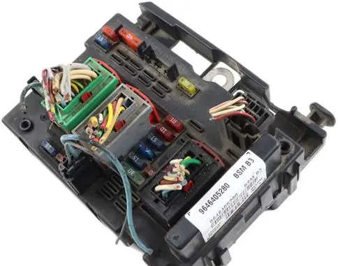 Peugeot 206 Fuse module 9646405280 23836799