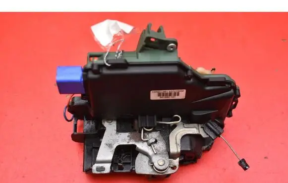 Volkswagen Polo Front door lock C3B1837015AM