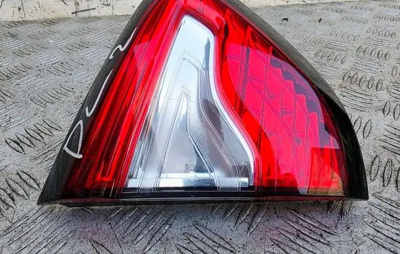 Tailgate rear/tail lights