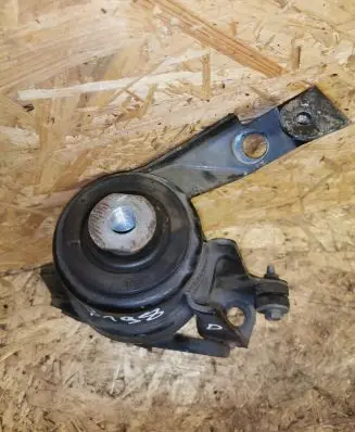 Toyota Corolla Verso AR10 Engine mount bracket