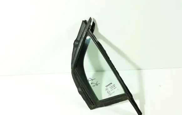 Toyota Yaris Front vent window/glass (coupe) 43R00097 682160D010