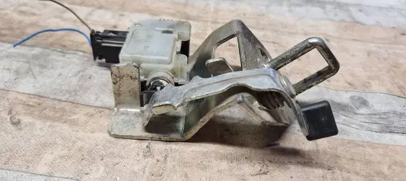 Skoda Octavia Mk2 (1Z) Tailgate/trunk/boot lock/catch/latch 1Z9827511C