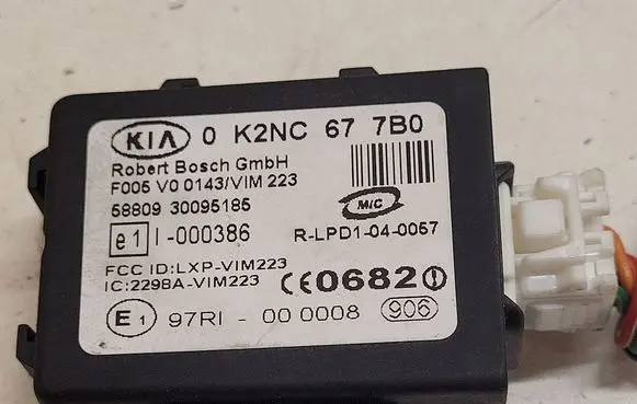 KIA Carens I Immobilizer control unit/module 0K2NC677B0 588093095185