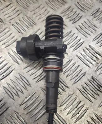 Audi A6 S6 C5 4B Fuel injector 038130073F