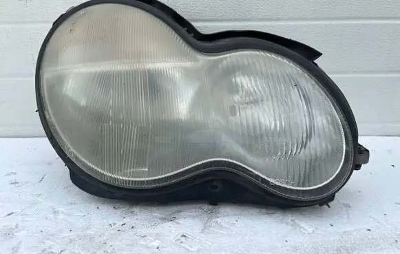 Mercedes-Benz C W203 Headlight/headlamp A2038200261