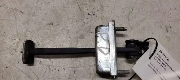 Ford Focus Front door check strap stopper
