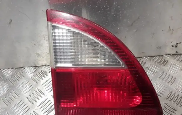 Tailgate rear/tail lights