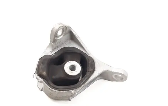 Honda CR-V Engine mount bracket