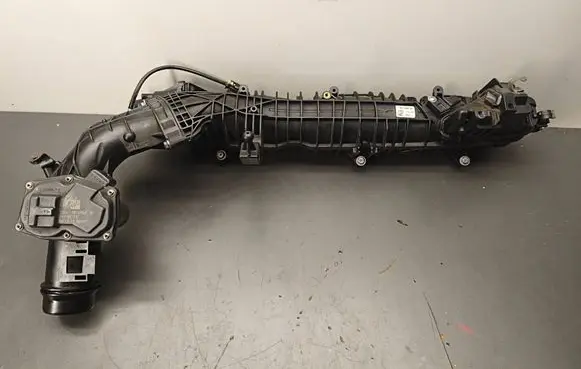 BMW 5 F10 F11 Intake manifold 7811909 7810752