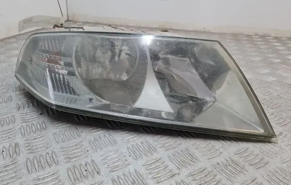 Skoda Octavia Mk2 (1Z) Headlight/headlamp 