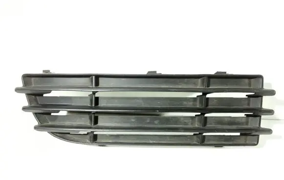 Mitsubishi Colt Front bumper lower grill MN105194