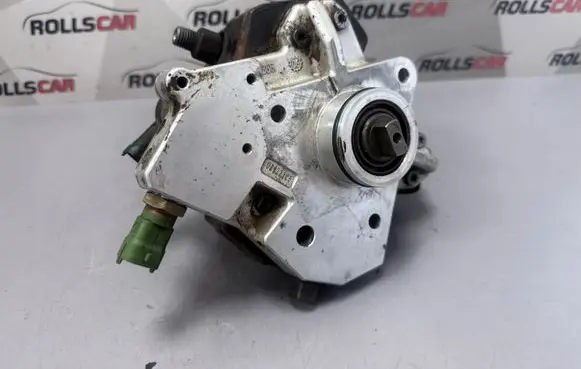 Volvo V70 Fuel injection high pressure pump 0445010111 91213 30756125