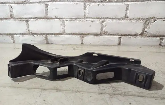 Volkswagen PASSAT B6 Front bumper mounting bracket 3C0807889