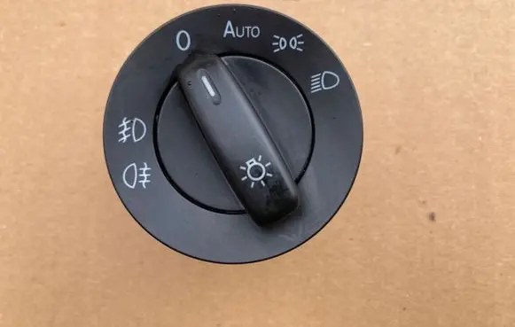 Volkswagen PASSAT B6 Tailgate/trunk/boot open switch 1K0941431AS