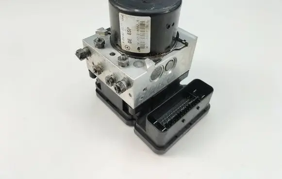 Mercedes-Benz C W204 ABS Pump A2045455432 A2044312512