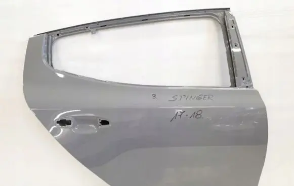 KIA Stinger Rear door