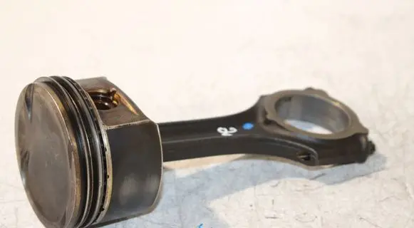 Mercedes-Benz C W203 Piston with connecting rod 82L86