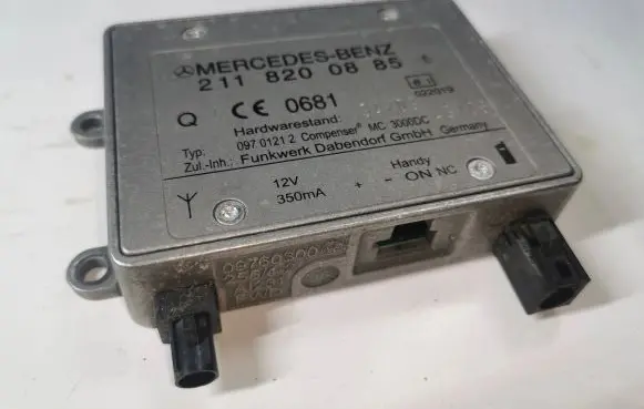 Mercedes-Benz E W211 Antenna control unit 2118200885 09701212
