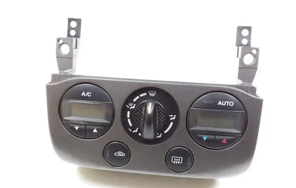 Nissan Primera Climate control unit 275109F600