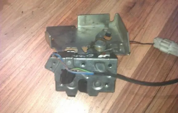 Ford Mondeo Mk III Tailgate/trunk/boot lock/catch/latch 3s71a43102ac