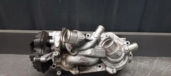 Volkswagen Golf VII Water pump 05E121117D