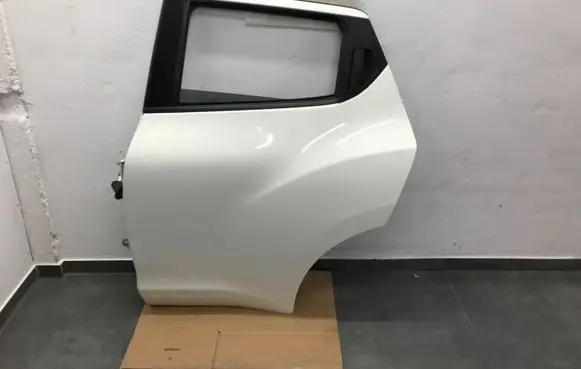 Nissan Juke I F15 Rear door