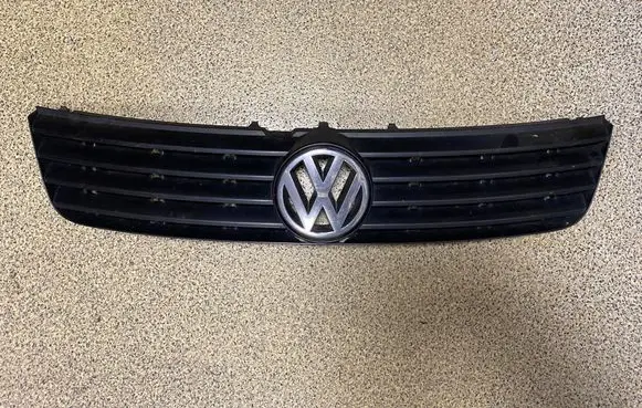 Volkswagen PASSAT B5 Front grill 3B0853653c 3B0853601