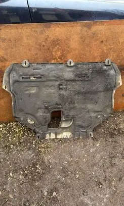 Volvo C30 Engine splash shield/under tray