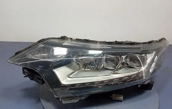 Mitsubishi Outlander Headlight/headlamp 8301C8-83
