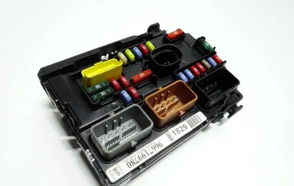 Citroen DS3 BSM Control unit 9667199780