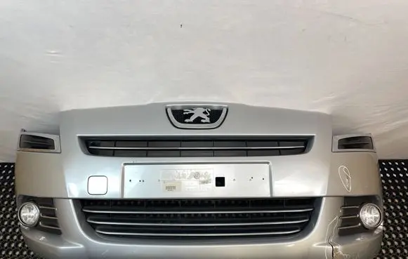 Peugeot 5008 Front bumper